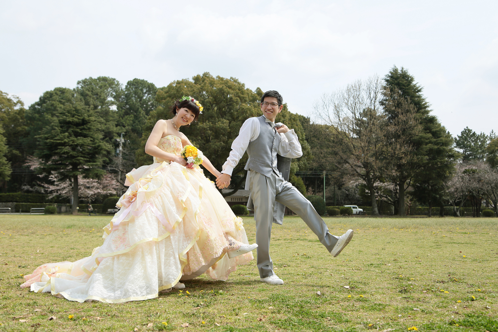 写真だけの結婚式　前撮り　ブライダルフォト　可愛い　着付け　ヘアアレンジ　晴れ着　砥鹿神社　ブライダル　洋装　和装　着物　打掛　白無垢　記念写真　豊川市　新城市　撮影　人気　かわいい　スタジオマリエ　マリエ　インスタ映え　フォトジェニック　家族写真　フォトスタジオ　写真館　特典　キャンペーン　安い　衣装　アレンジ　レンタル　クーポン　人気　しゃしん　カラードレス　タキシード　おしゃれ　https://www.mariee-net.com